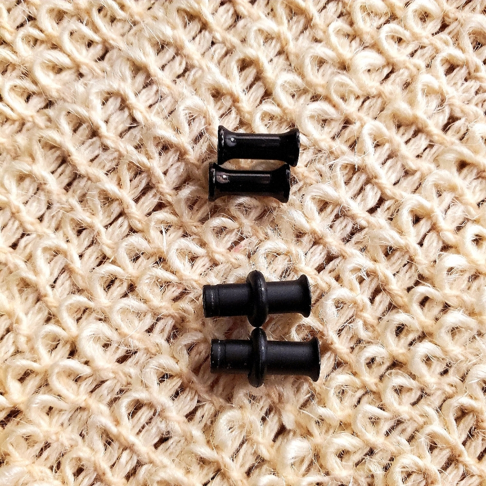 Black 6g Hollow Flared Plugs
